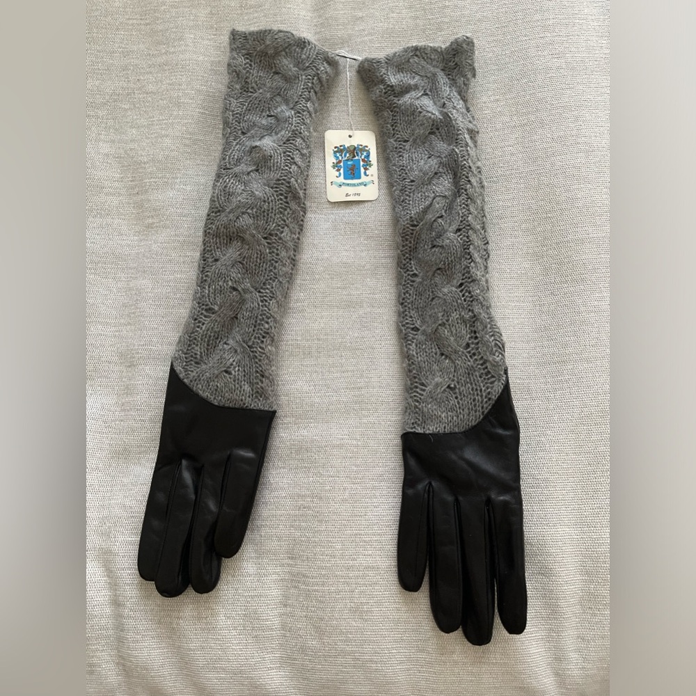 Leather and cashmere gloves